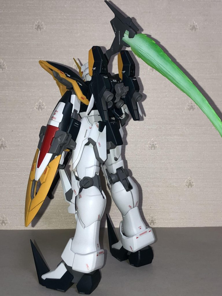 ガンダムデスサイズにしては白い部分が多すぎると思う。