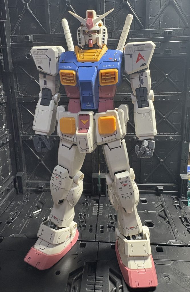 歴代のMGガンダムの中でも一番好きなモデルです。特にこの淡い色合いが気に入ってます。