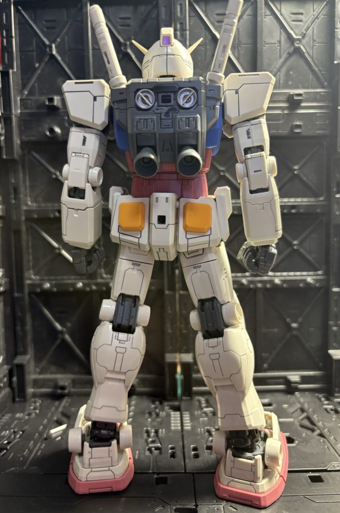 後ろ姿もマッシブでステキです。