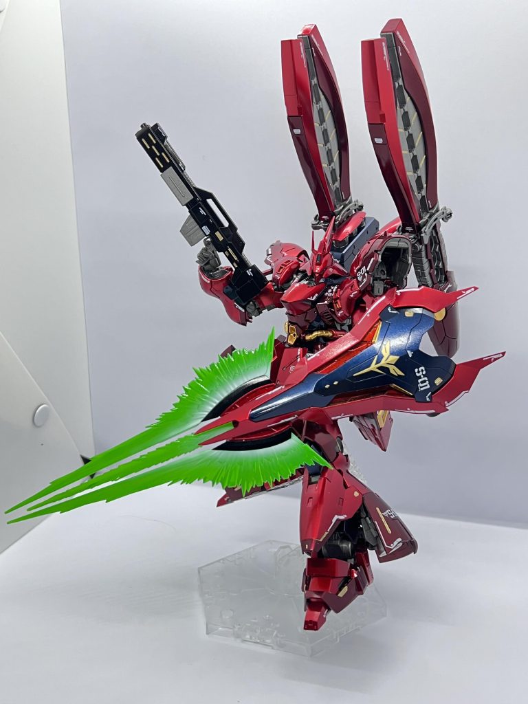 全体像使用塗装一覧濃い赤:EXブラック→スターブライトアイアン→Gaiaクリアーレッド50%+クリアー50%4層明るい赤:EXブラック→スターブライトブラス→Gaiaクリアーレッド50%+クリアー50%4層シールド黒、腕部、ボディ: プリズムブルーブラック金 スターブライトゴールドセンサー: メタリックグリーンプロペラントタンク: EXブラック武器エフェクト: 蛍光イエローグリーン、フラットホワイトトップコート: EXクリアー