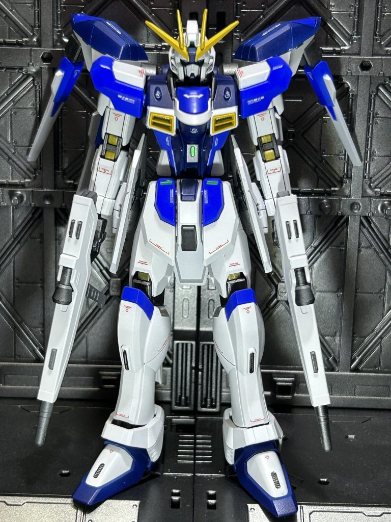 正面。肩:ダブルオーガンダムサイドアーマー:ユーラヴェンガンダムドラグーン:プロヴィデンスそれ以外は基本フリーダムのままです。ビームライフルはジャンクのフリーダムの物も合わせて、2丁装備させました!
