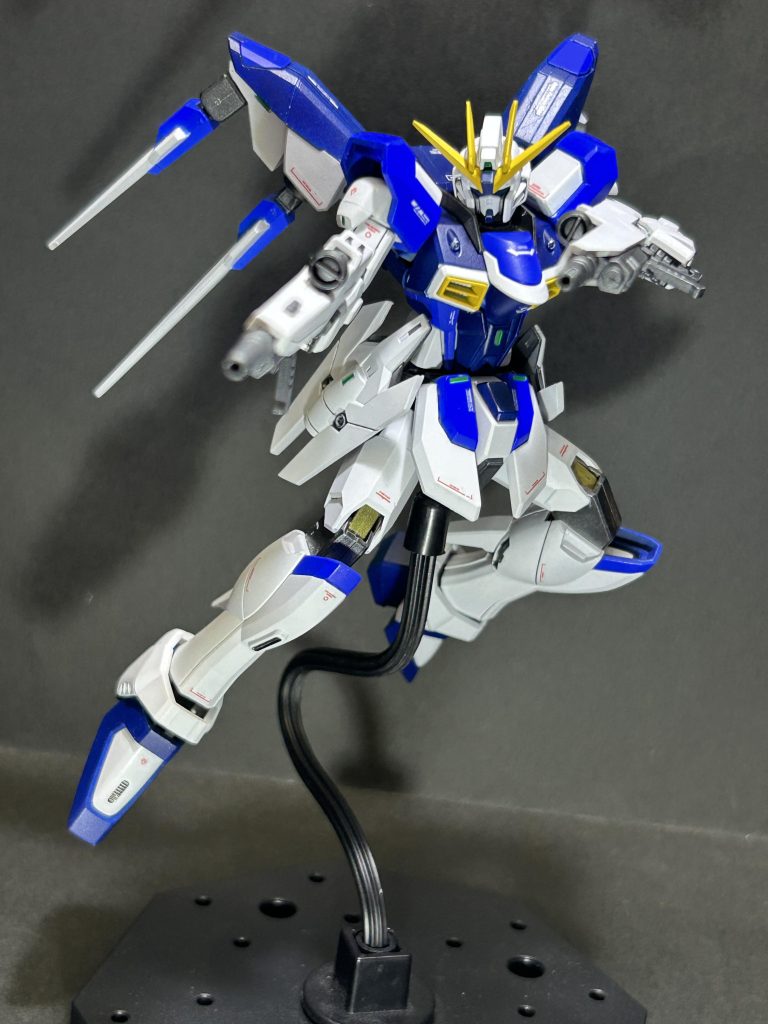 アクション2二丁同時打ちはロマンですね♪ですが二丁持たせるなら少しショートバレル化して取り回し良さそうな感じにしても良かったかな??でもフリーダムのライフルそのままの方が試作機らしいかな?と悩みそのままで。