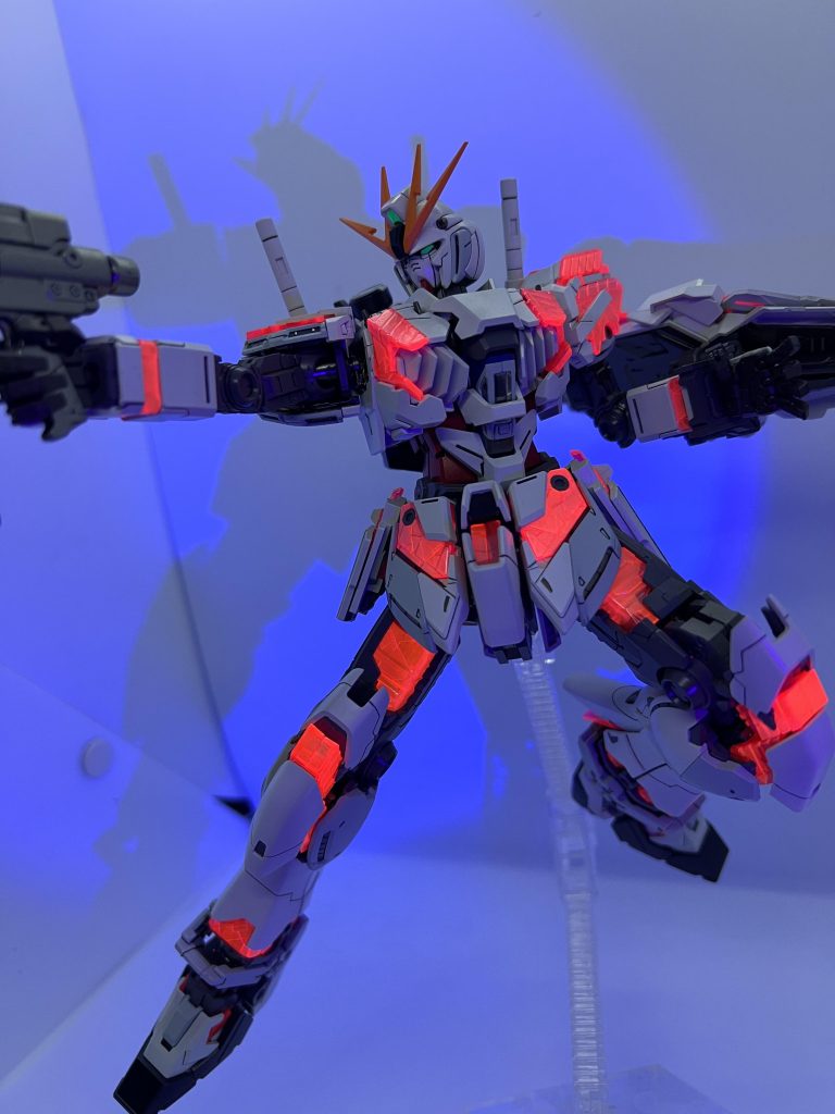 ブラックライトでも良く光る元のパーツが蛍光なので助かった