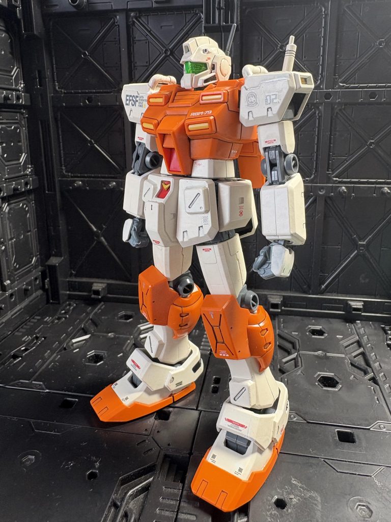 太腿部はガンダムG30のパーツを移植、手はビルドパーツを使用しました。