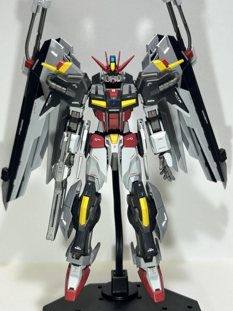 正面。肩部→ソードストライク肩部スラスター→イモータルジャスティスサイドアーマー→イモータルジャスティス脚部スラスター→ユーラヴェンバインダー→フリーダムそれ以外はビルドストライクエクシードギャラクシーです。