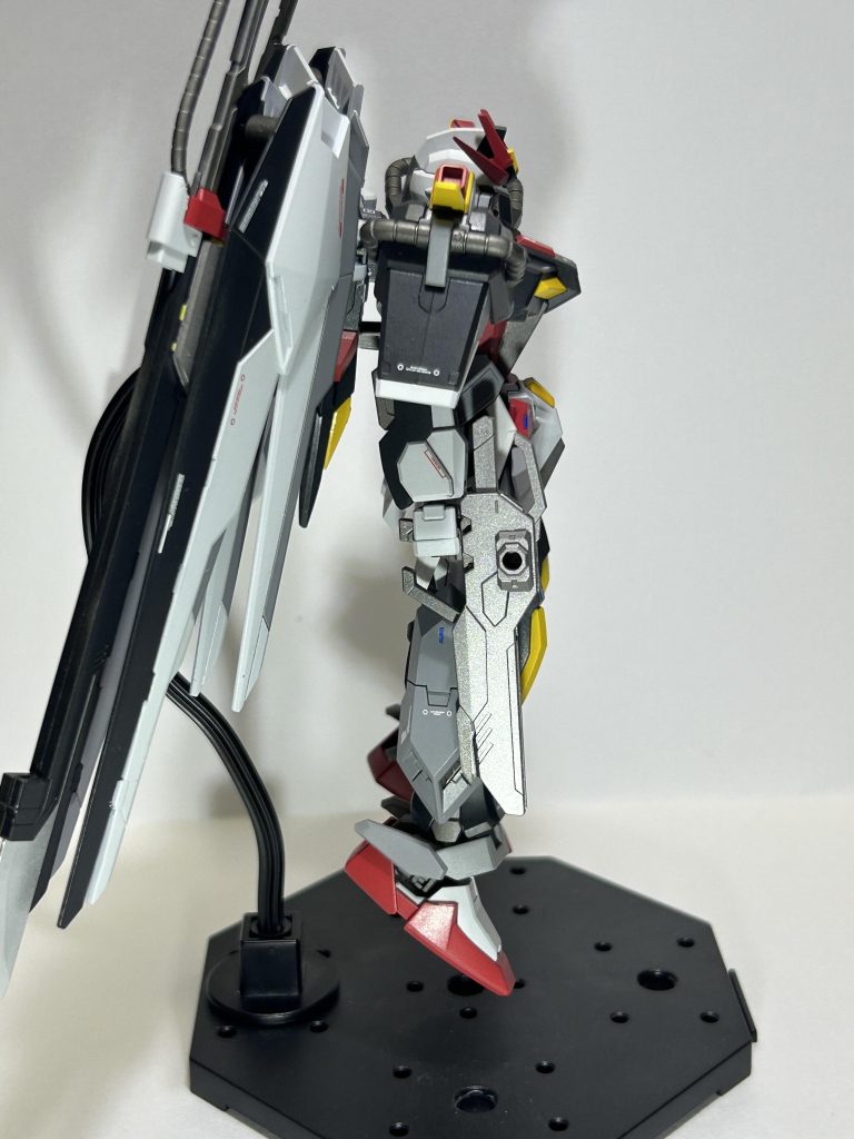 横。主な改造箇所・バインダーの基部を3ミリ軸に変更(5ミリ部分を切り取って3ミリ軸を真鍮線で接着)・腰部ボールジョイントが合わなかったので手首のボールジョイントに変更・プラ板でシュベルトゲベールのラックを作成後は一部筋の掘り直し、エアブラシ全塗装、一部筆で部分塗装、一部墨入れ、デカール貼り、艶消しトップコートです。