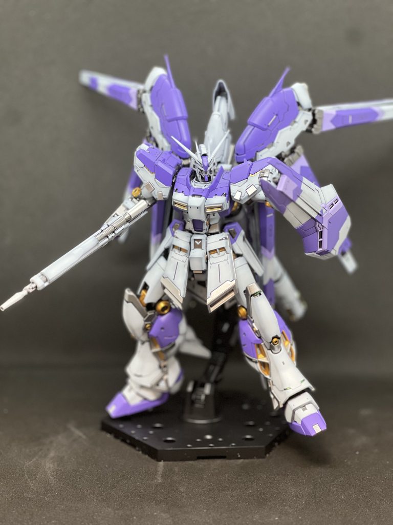 全身像組んで塗装だけだったのに何故かかなりのハイカロリーなキットに感じた絶対に失敗したくない、とかなり気を遣って作業してたせいなのかな次はすでに筋彫り終わらせてバラしてあるPG RX-78 unleashedに手をつけるかなとんでもないパーツ数で見るだけで心折れるけど、完成したら達成感もすごいんだろうな地道に頑張ってみるかな塗装初めてまだ8ヶ月くらいかなやれば意外とできるものだカラーセンスだけはいつまで経っても成長してくれないがぐぬぬ