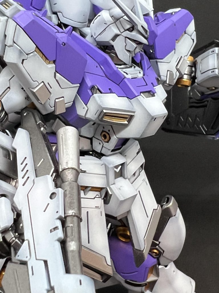 お気に入りポイントのチェストアーマー横のゴールドここをゴールドにしようと考えたぼっさん様のセンスに脱帽ノーセンスの人間なので、自分ではまず思いついてないだろうなー