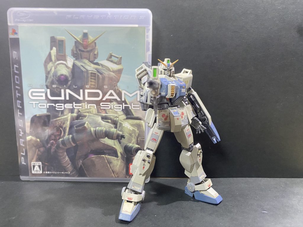 最後に思い出のゲームと。陸戦型ガンダムといえば08小隊ですが、私の中ではこの「機動戦士ガンダム Target in Sight」の印象が強いです。時は2006年。地元のゲオの店内で、ターゲットインサイトのデモムービーが流れていました。画面から鉄の臭いが伝わってきそうな程にリアルなグラフィック。重厚感あふれるモビルスーツ達はどれも砂埃にまみれていました。「か、かっこいい...!!」幼い私に衝撃が走った瞬間でした。それ以来、モビルスーツは主役機よりも量産機。作ったガンプラはウェザリングしなければ気が済まない。このゲームに私の性癖は完全に狂わされてしまったのでした...。これからも、たくさんガンプラを作って汚していきたいです。最後までご覧いただき、ありがとうございました!!