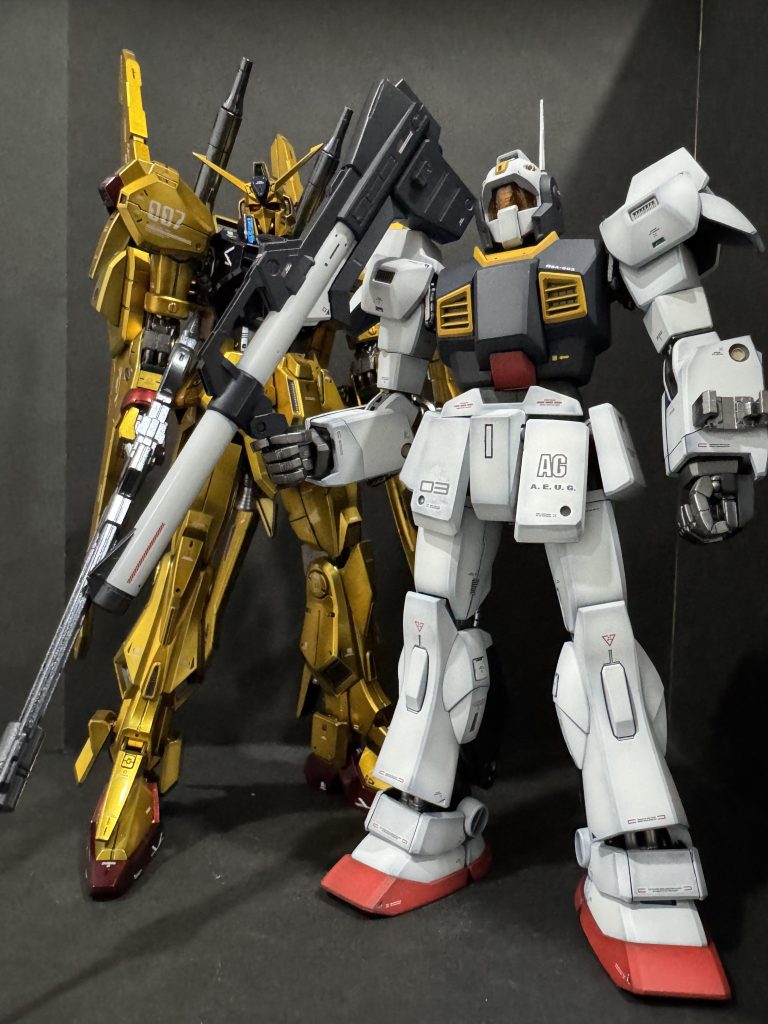 クワトロ機と。単体でみたら足長かな?と思いましたが、MK-Ⅲの腰の位置がモデルと一般人くらい違いました😅おかげで一気に親近感が湧きました。