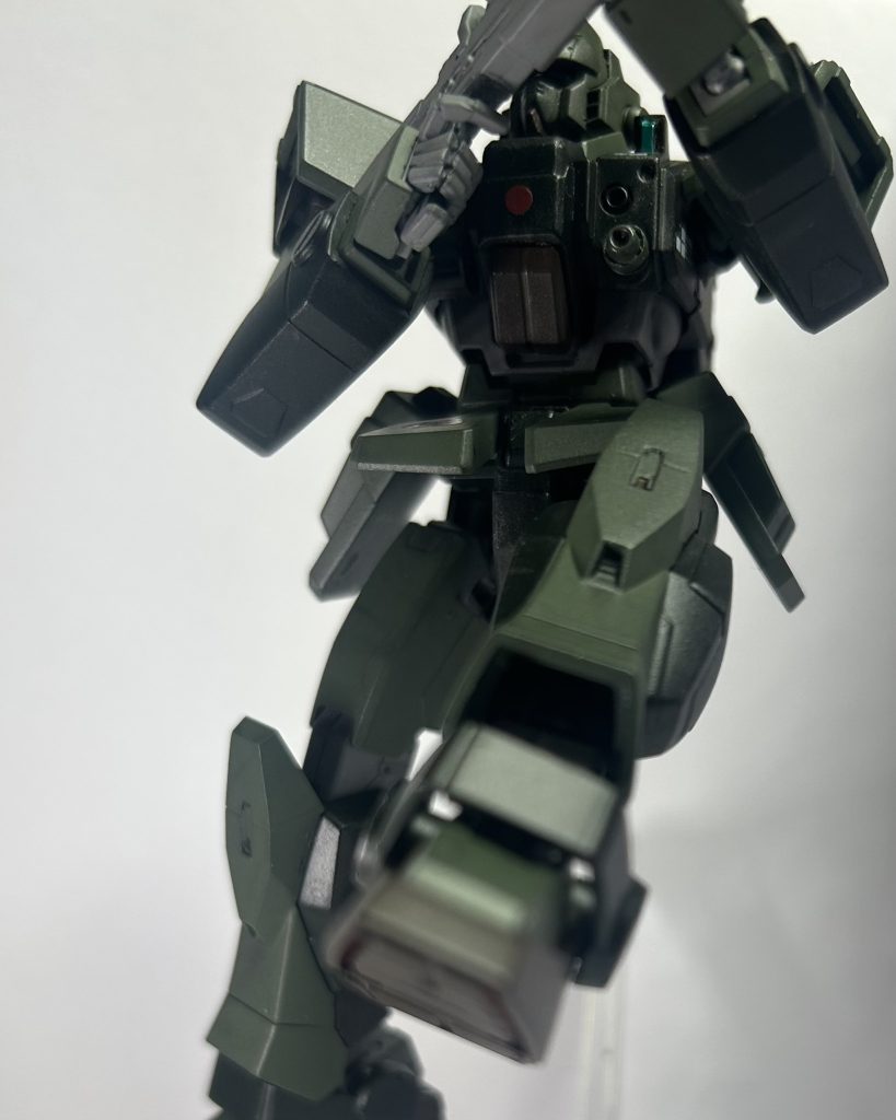 一部フレームには後にムーバブルフレームに近しい構造のフレームが採用されており運動性向上に寄与している。