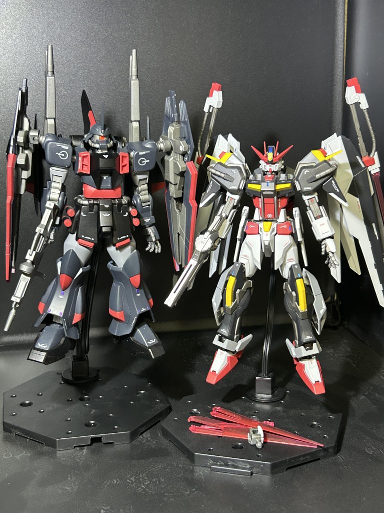 最後に闇堕ちキラ専用ストライク リクィデイトストライクと並べて✨