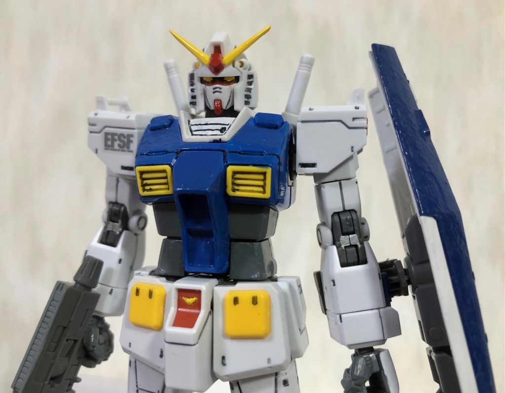 テスト機として開発された本機だが、ポテンシャルの高さから一年戦争終結後に各地のジオンの残党狩りで活躍し、結果的にデラーズ紛争やネオジオン抗争のような戦いが起こらず、スペースノイドとアースノイドの双方から「平和の守り神」か「英雄」のような扱いを受けたらしい。という感じです。G-3マイルドを作ろうと思ったきっかけは「ガンダムカラーのアレックスはあるのに、逆にアレックスカラーのガンダムってないよな～」とふと漠然と思った事です。試しに塗装してみたら思いのほかカッコよく、「次世代量産型のテスト機って事にすればいいんじゃね」と思い、「G3」つながりで「仮面ライダーG3マイルド」から名前と一部の設定を拝借しました（笑）。  