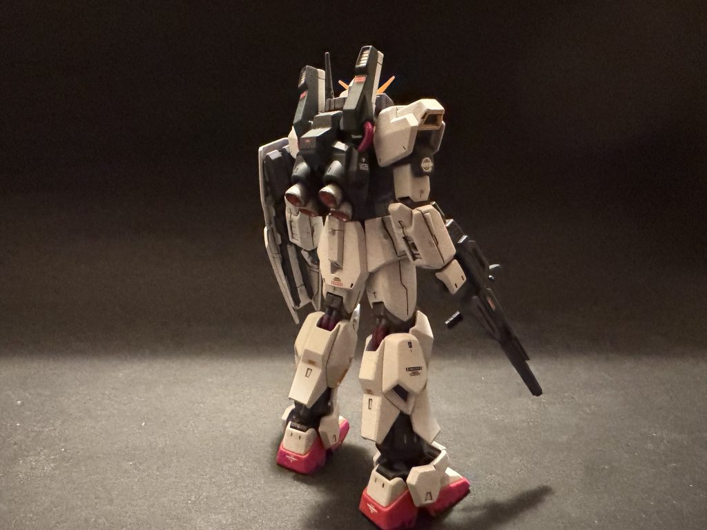 首は少し長くして、可動範囲を広げてます左腕はジョイント使って腕の横につけるのが嫌だったので、シールドにマグネット、腕には薄い鉄板を入れてくっつくようにしました