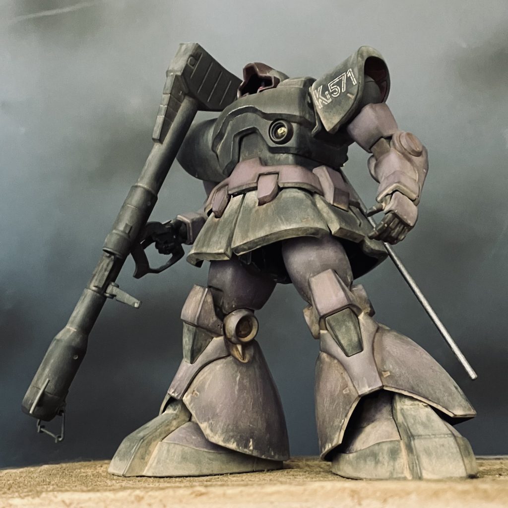 けちょんけちょんに汚してみましたきったないですね笑イグルー系は数年前にTwitter時代に作成しておりましてこのドムもその当時のモノなんですが、色弱ゆえシャア専用ドムと言われまして塗り直したものです🤣