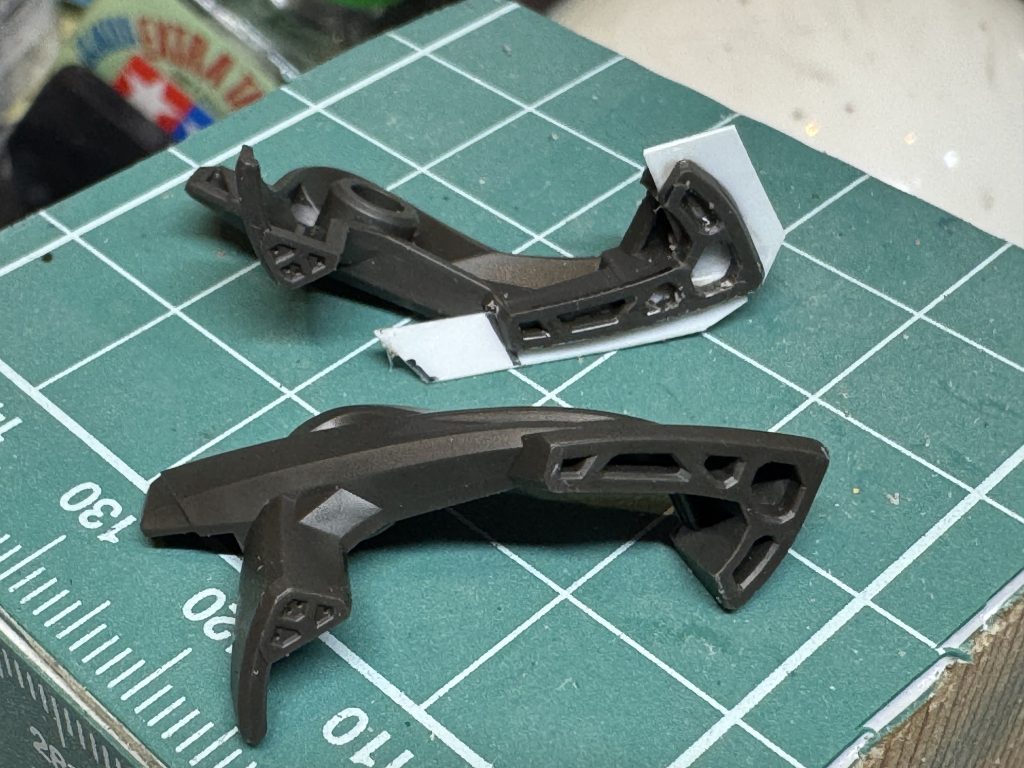 肉抜きは横からノコ入れてプラ板挟んで穴を浅くしました。作例通り。最後までご覧頂きありがとうございました‼︎