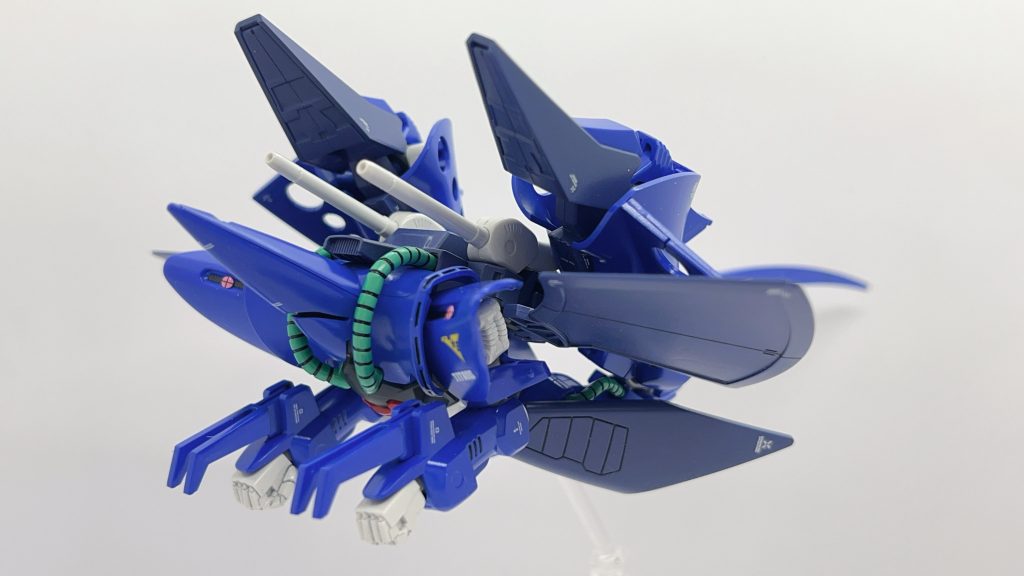 モビルアーマー形態へ変形するところも良いです。