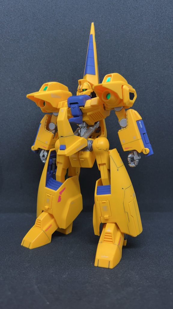 黄色を上手く塗るのは難しいです。足の合わせ目消しは断念しました。