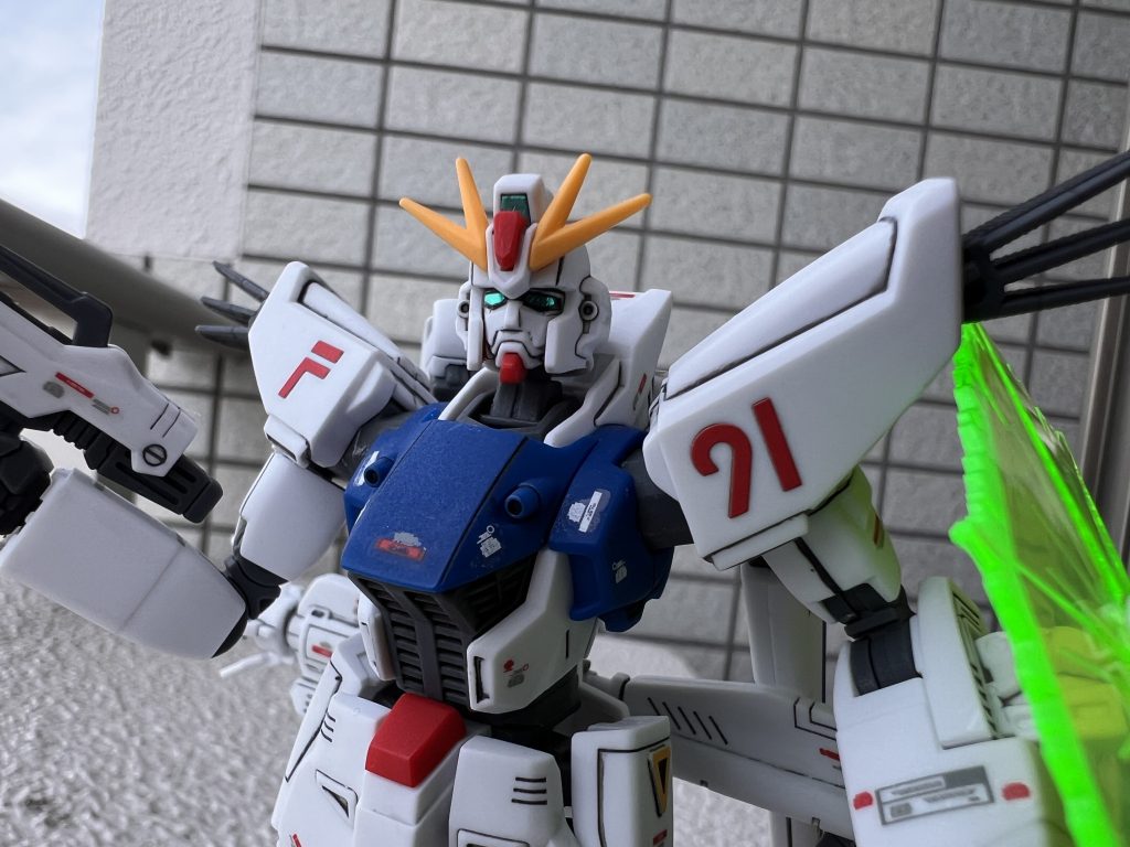 ブレードアンテナのフラッグのみ加工しました。