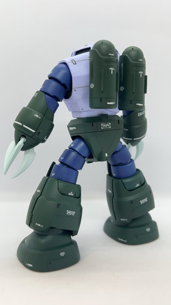 水中に適したシルエットですね。