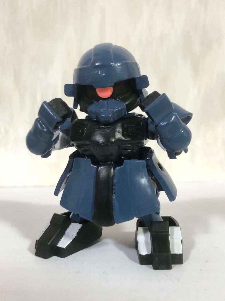 今回も両腕にボールジョイントを仕込み、フレキシブルなポーズが取れるようになっています。