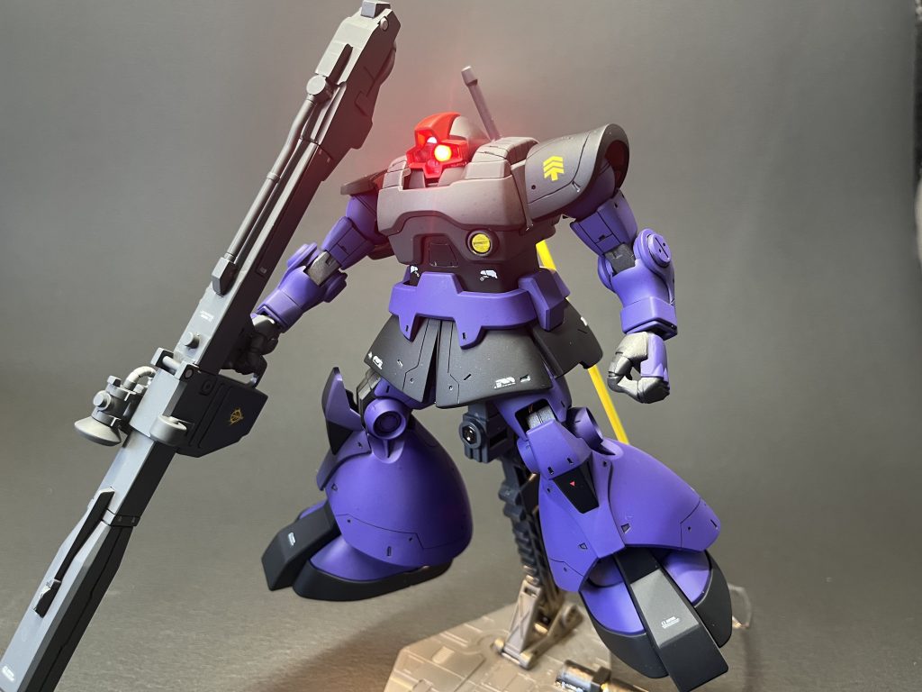 モノアイも赤色チップLEDを使用し稼働もできます塗装は関節部、焼鉄色。脚部等はガイアノーツ、パープルバイオレットです。