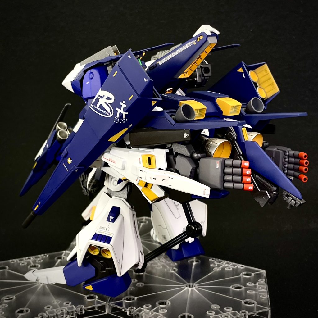 全身背面追加装備のバックパックです気づく人はすぐ気づくはい リゼルの脚部ですジオング(HG)のマニピュレーターと胴体ですセミギガントアームとなります画像はないのですが、ギガントアームは可動し、全方位攻撃可能な5連式メガ粒子砲を再現