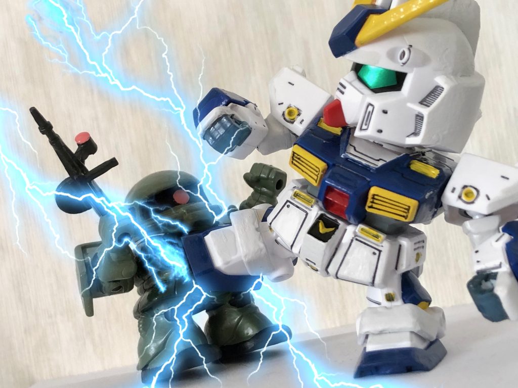 「ガンダムキック・・・!!」「GUNDAM KICK!!」ザクを〇ームに見立ててキックをかますアレックス。(※アレックスにこんな技はありません。)