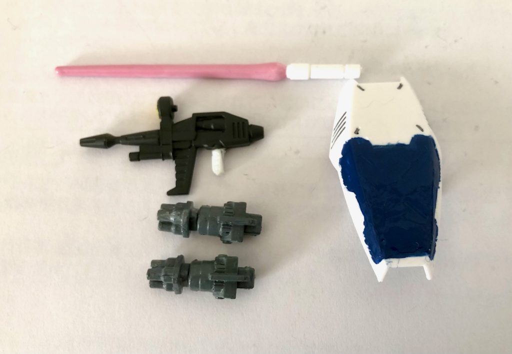 武器一覧。ビームライフルとビームサーベル、ガトリング砲、シールドと実にシンプルです。