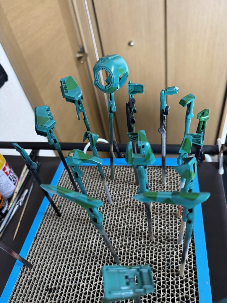 これはクリアー吹き終えた後の一枚。そのうちメッサーラ、パラスアテネと似た様なコンセプトで飾りたい。