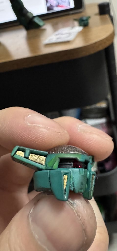 失敗した点は百均のジュエルストーンが思いのほか暗かった事。肉眼だとわかるが写真だと分かりづらい。頭と合わせて点滅してる感じと索敵してる感を出したかった。