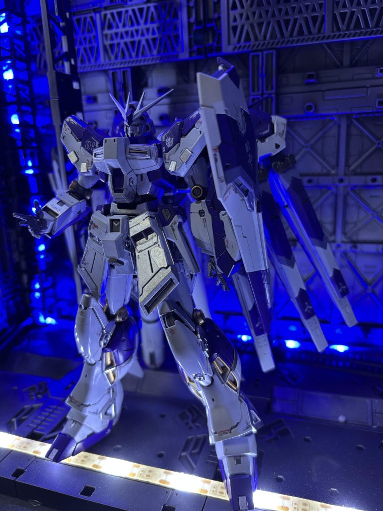 RG 1/144 Hi-νガンダム–3枚目/制作者：ノリダム