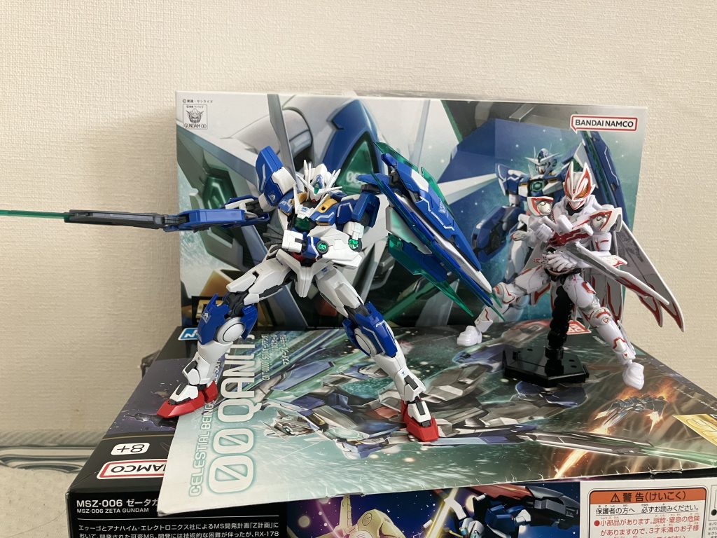 可動面は最早人間以上に動く、(RGだからな)まあHGのダブルオーガンダム以降も結構動くと思いますよ、そりゃ、でもRGの動きようはバケモン...マジで英寿様の不敗神話くらい動く(どゆこと)(てか分かるやつしかわからん)