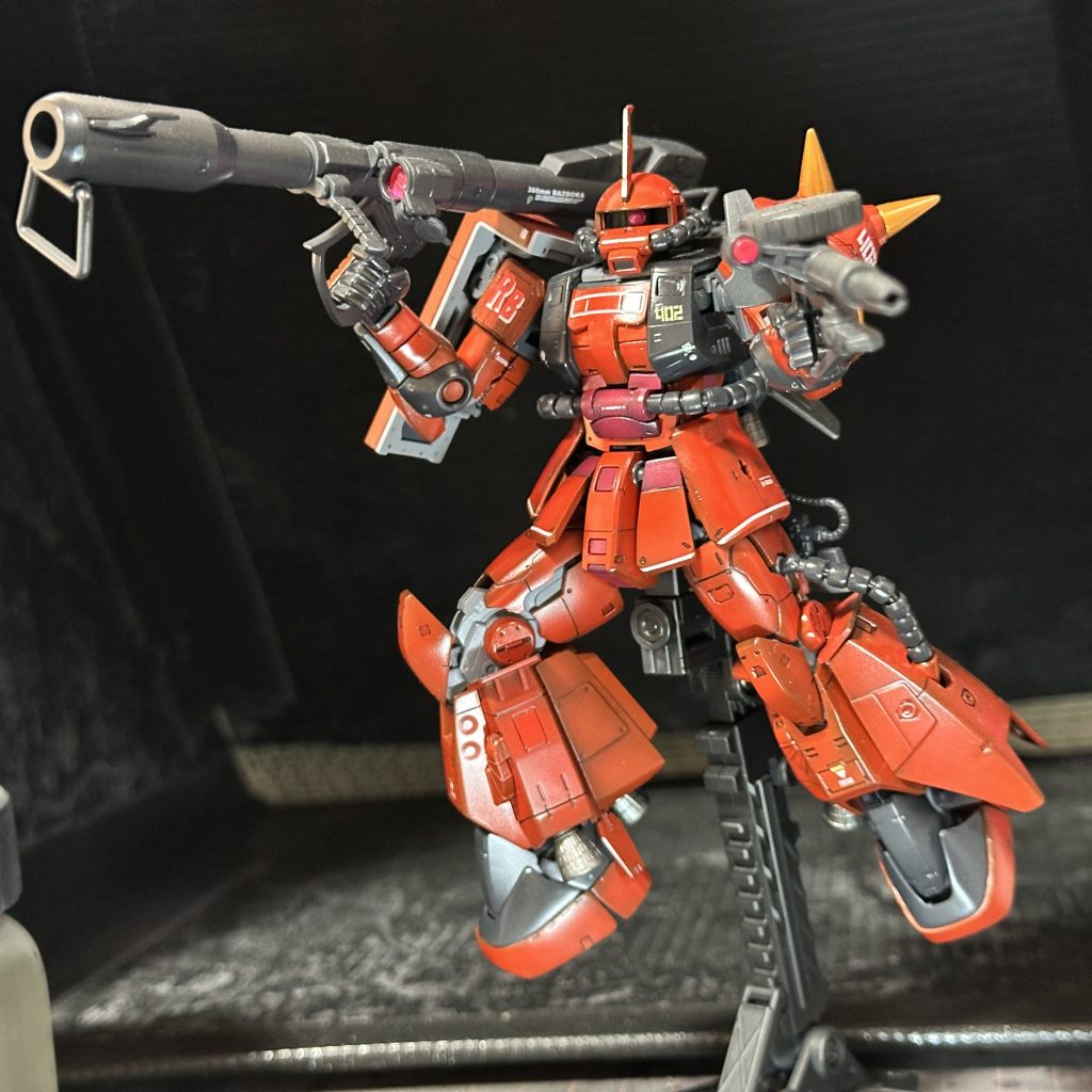 ポロリや可動域、技術の問題で結局このポーズが1番しっくりきてます。塗装レシピガ=ガイアノーツク=クレオスフ=フィニッシャーズ下地+黒 サーフェーサーEVOブラック(ガ)フレーム メカサフヘヴィ(ガ)バーニア スターブライトジュラルミン(ガ)赤 ピュアレッド(フ)ライトグレー メカサフライト(ガ)黄 スターブライトゴールド(ガ)武装類 メカサフスーパーヘヴィ+サーフェーサーEVOブラック少々トップコート スーパースムースクリア(ク)