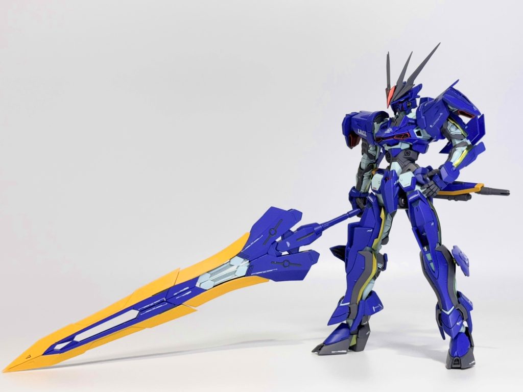 スプーンを入れるたびに味が変わるようになる。 最初の一口は確かにクリームシチューだったが、二口目はミントチョコ味。 ごはんがやや冷たくなっており、噛むと「パキッ」と鳴る。おそらくチョコミントの食感だ。