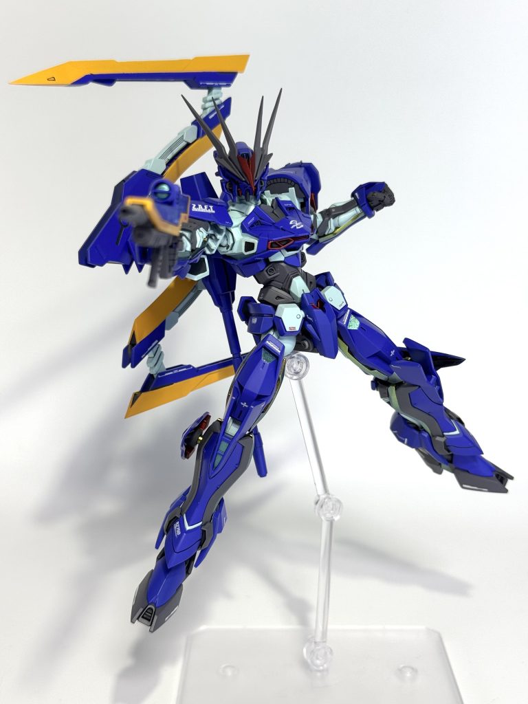 火を止めて味噌を溶き入れ、再び弱火で加熱する(沸騰させないように注意)。