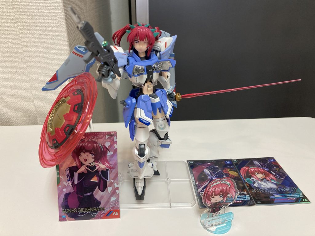 ギャンシュトロームと30MSを一部使用したミキシングガンプラになります。 先日仙台市の伊達プラでの展示させて頂きました。塗装はホワイト部や頭部をスプレー塗装 装甲部 シルバー等は筆塗りで仕上げています。またフェイス部はルナマリアのデカール+市販のドールメイクでメイクをしています。