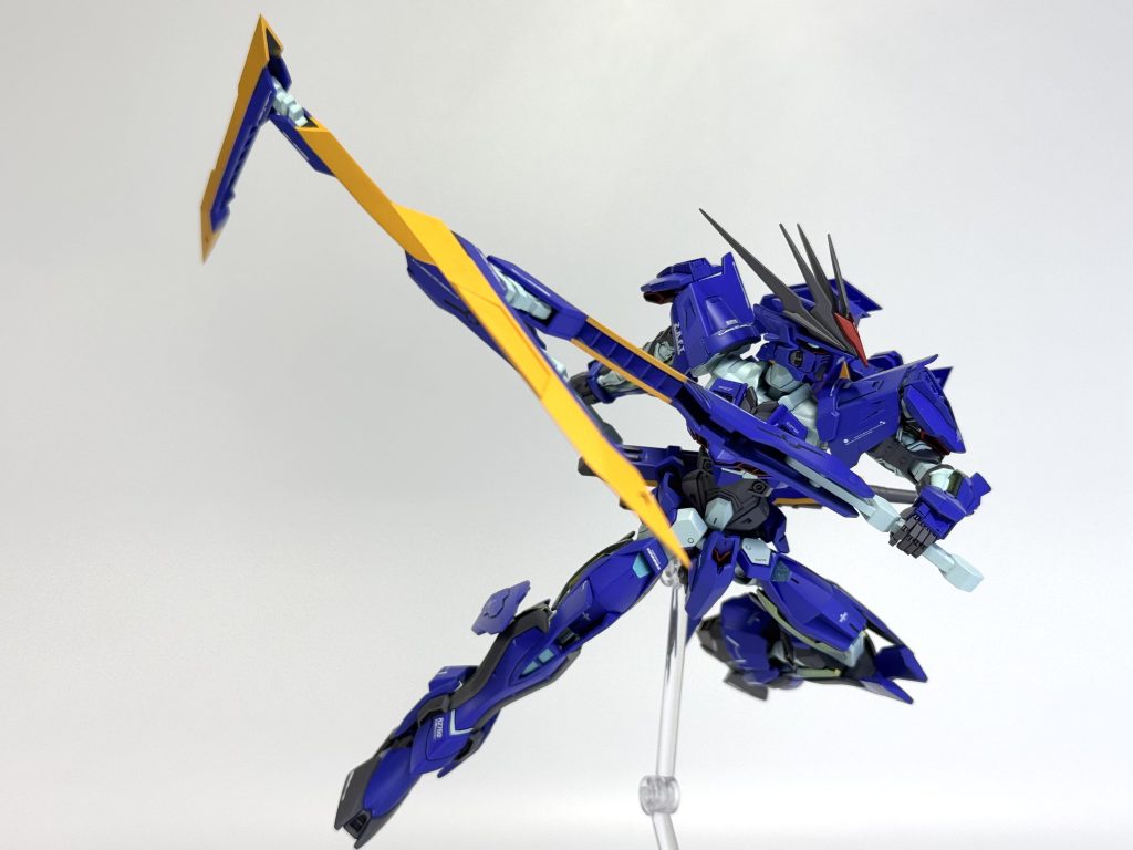 器のフタを開けると、なぜか中身はカツ丼になっている。