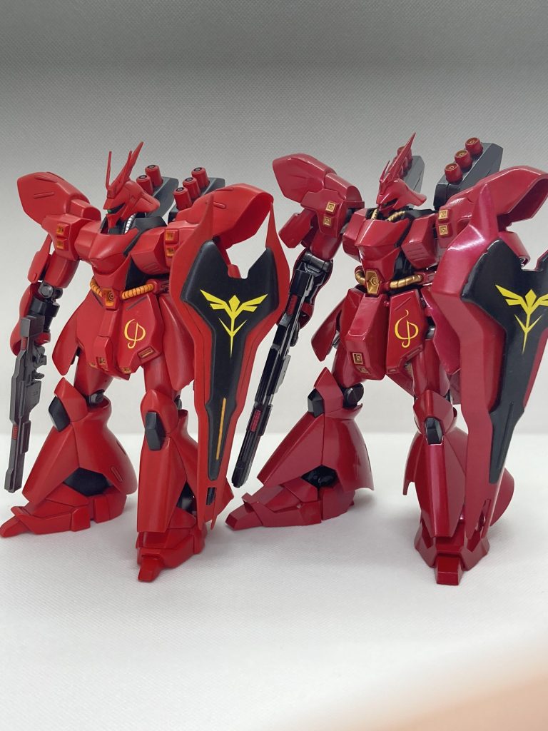 色が多少異なるがHGUC版との比較