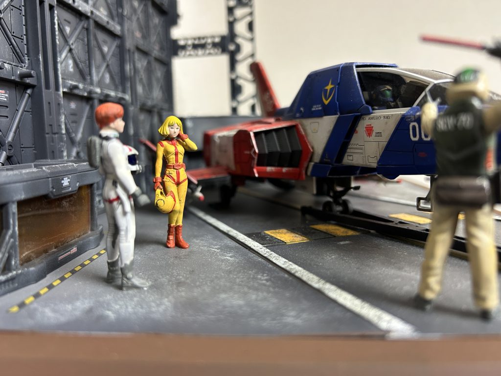 フィギュアも塗装。