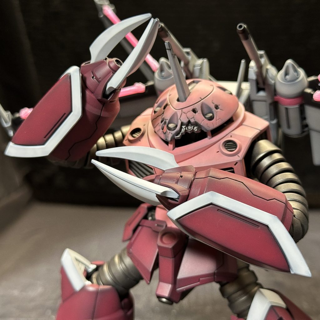 全然ジャスティスが見えない笑 塗装レシピサフ：サーフェーサーエヴォブラックトップコート:スーパースムースクリア（クレオス）胴体:コーラルピンク（ガイア）腕足:MSシャアレッド（クレオス）フレーム:ガンメタル（ガイアファランティス:ニュートラルグレー3（ガイア）ジャスティス:ブリリアントピンク（ガイア）