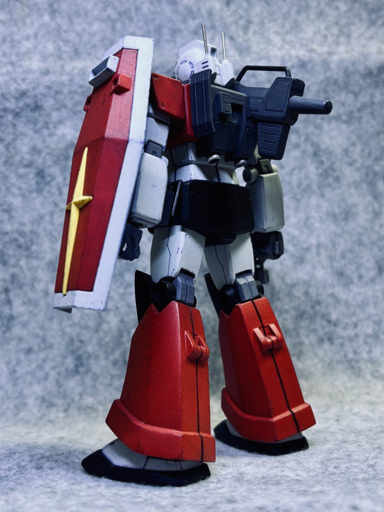 かなり昔に頑張って作ったものですが、確かHGジムと長身を合わせるために脛を数ミリ延長した記憶があります(^_^;)