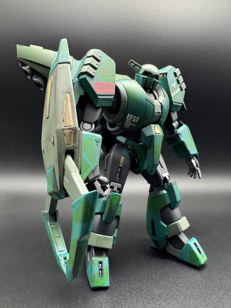 使用カラー缶スプレーオンリーボディ→タミヤコバルトグリーン、タミヤデイトナグリーン、MSディープグリーンバックパック→タミヤライトグリーンバーニア→タミヤラベンダー関節→タミヤライトガンメタル黄色いところはゴールドに。