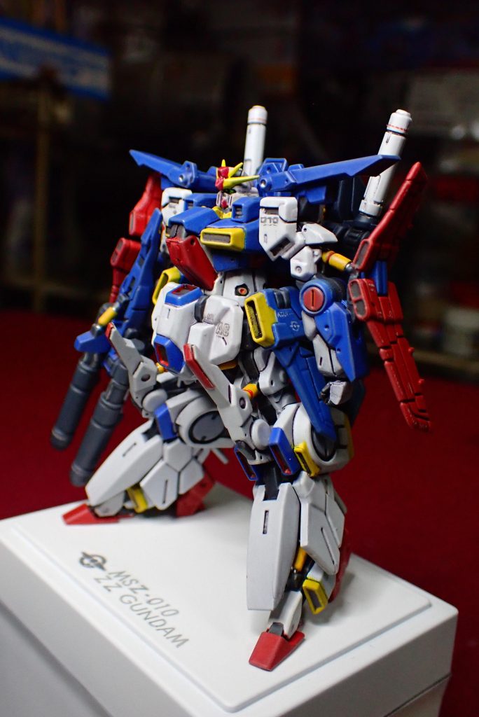 シリンダーの黄色とかバーニア内部やらちょっとしたフレームっぽい部位のグレーは筆塗りで他はエアブラシです。