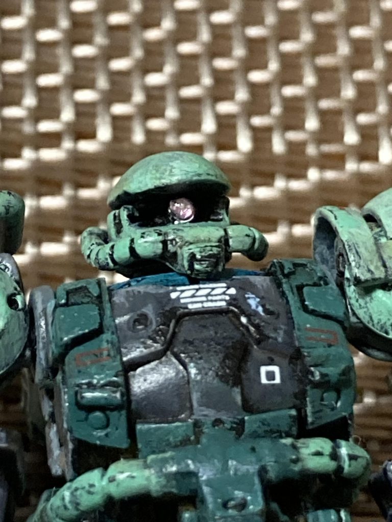 モノアイは針金の断面にUVレジンを表面張力でレンズ状に固めた気がします、確か。