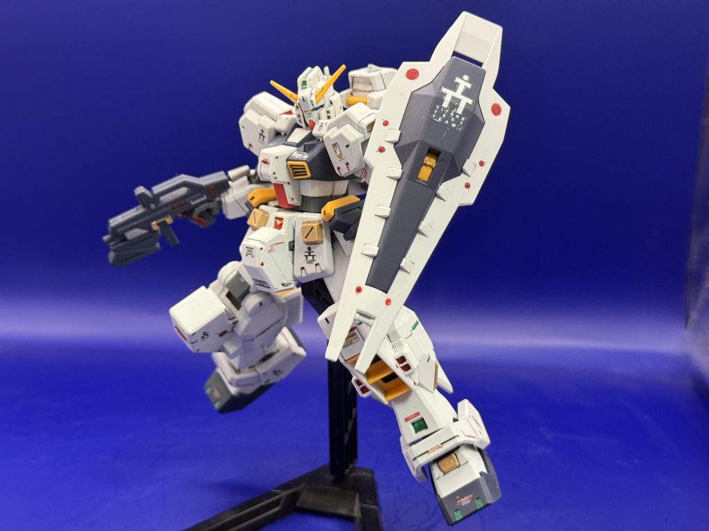 シールドブースターを構えるポーズこのシールドブースターがまたかっこいい