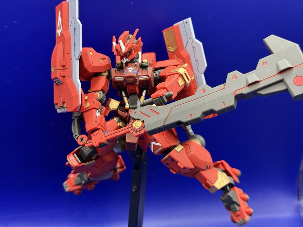 そしてスレッジハンマーを構えてポーズエネルギーをγラミネートソード越しに注がれているという設定で赤い色のラインが入ってます！