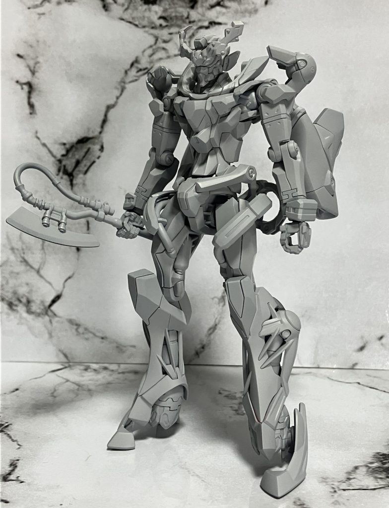 多少の改造とディテールアップをしてみました・設定画と比べて、腹回りが少しくびれ過ぎているような気がしたので、両側0.5mm幅マシしています・手の関節にマイナスモールド追加・各部、エッジが立つように削り込み