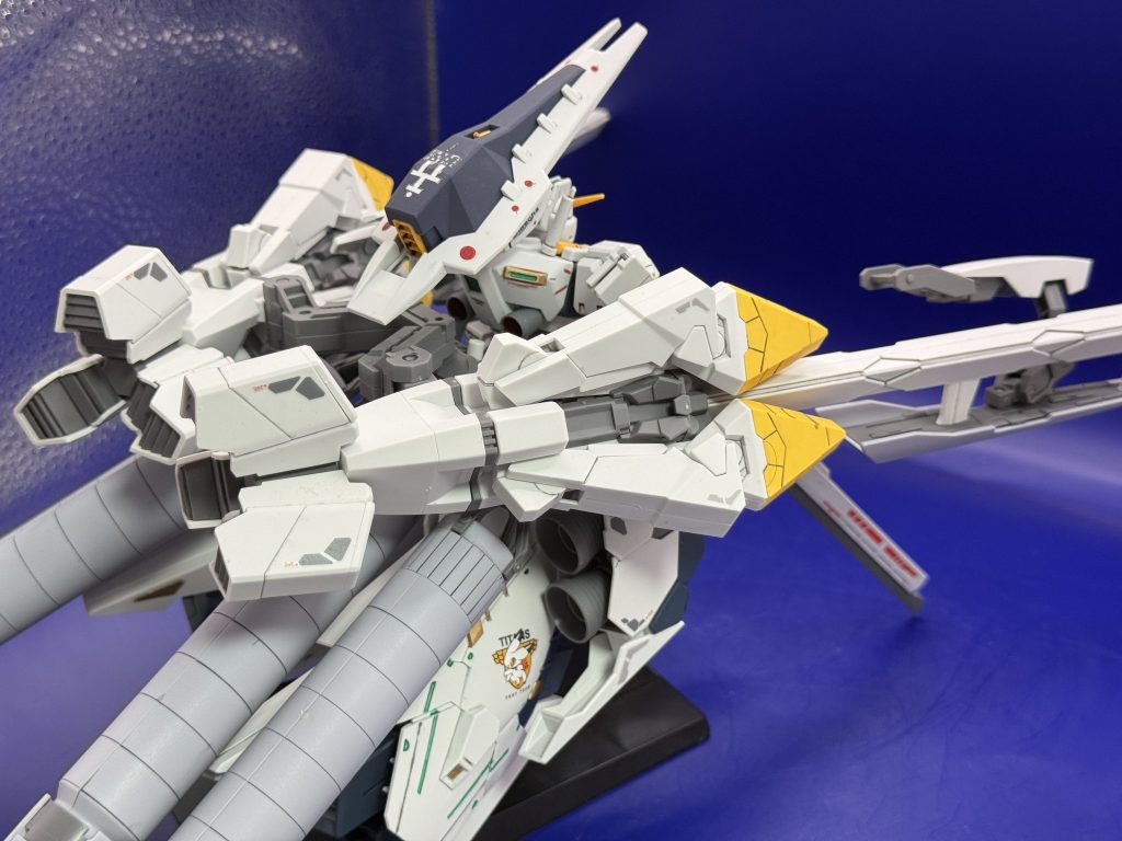 とういわけで全身を前後から全身と言いつつ全身おさまらないんですが!デカぁい説明不要!という言葉をまさに体現したような機体です。