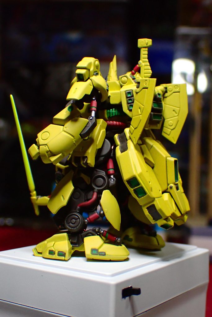 シリンダーのシルバーはガンダムマーカーのメッキペンです。下にアクリジョンクリアを塗ってからメッキペンのインクを細筆で塗るパターンです。